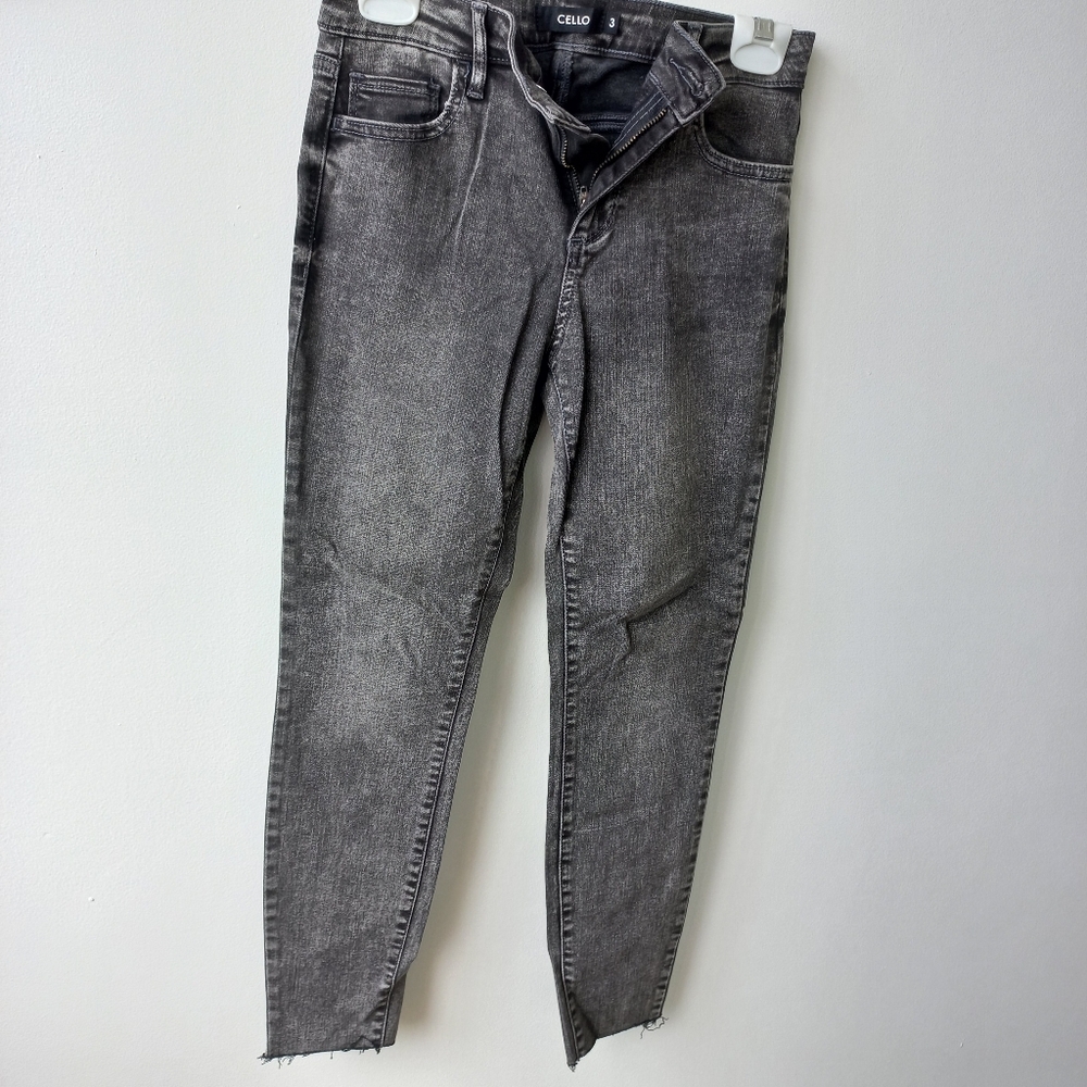 Cello Women's Dark Gray Raw Hem Skinny Jeans Size 3 US
